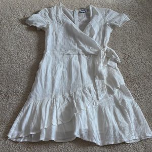 Princess Polly. Women’s white dress. Size 6.